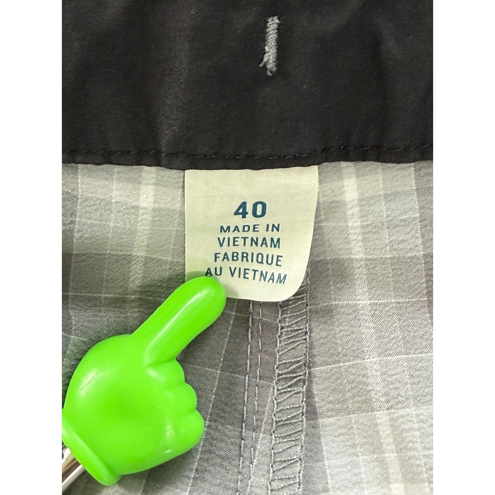 Tommy Bahama IslandZone Mens 40 Grey Plaid Cargo Shorts Performance Golf Travel - Picture 6 of 11